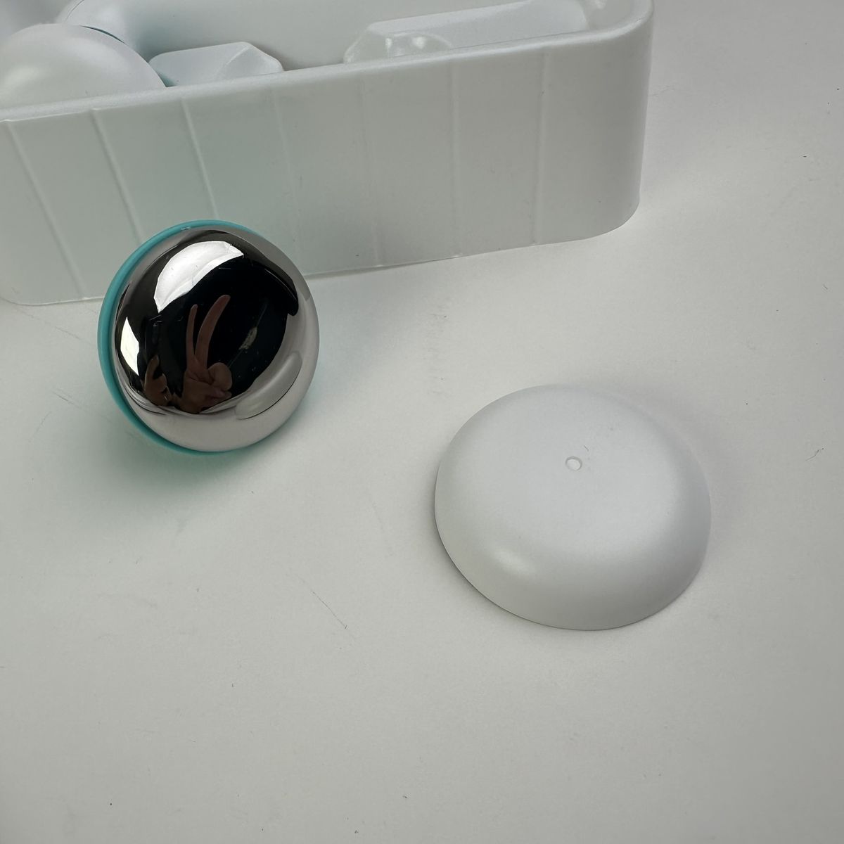 Ice Roller & Wireless Earbuds Set – Wellness & Tech Essen...